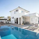Flouressia 4 * Protaras