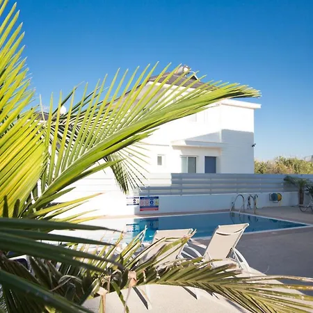 Flouressia 4 וילה