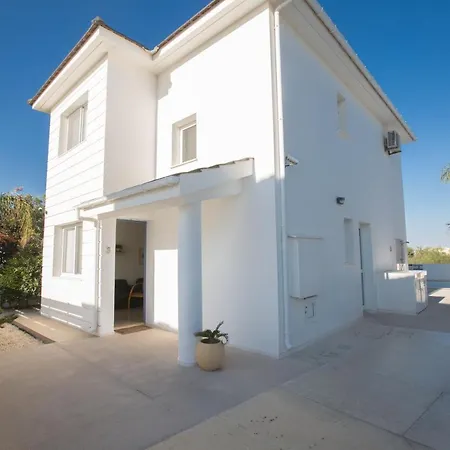 Flouressia 4 וילה פרוטאראס