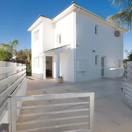 וילה Flouressia 4