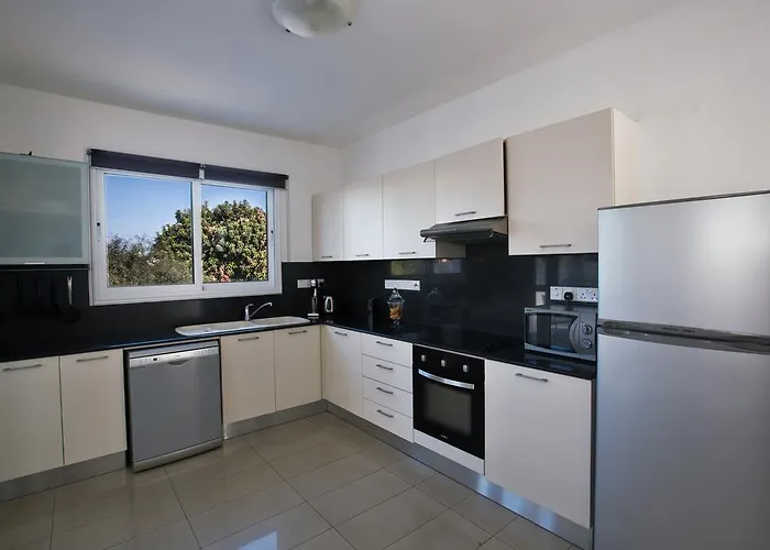 וילה Flouressia 4