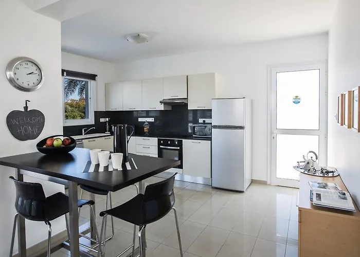 Flouressia 4 * פרוטאראס