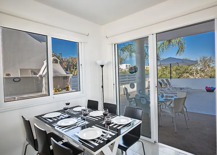 Flouressia 4 פרוטאראס