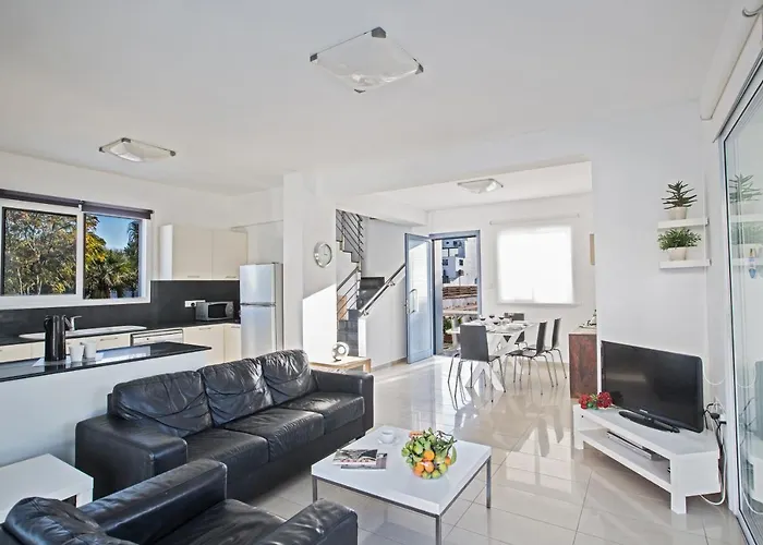 וילה Flouressia 4