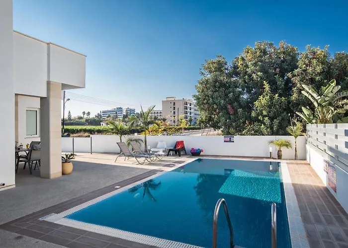 Flouressia 4 וילה