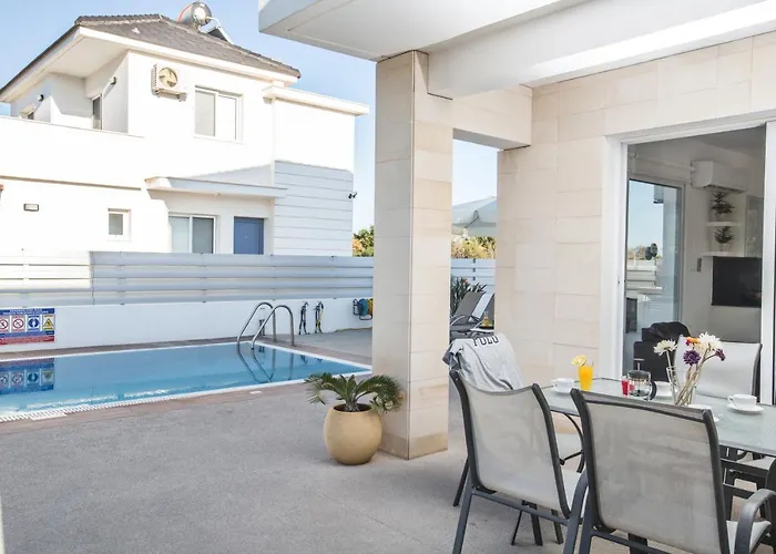 Flouressia 4 וילה