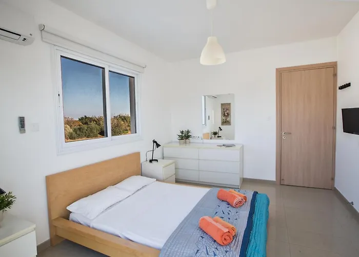 וילה Flouressia 4 *