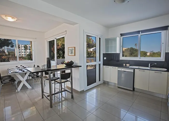 וילה Flouressia 4 פרוטאראס