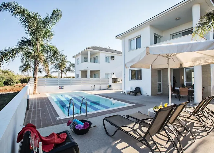 וילה Flouressia 4