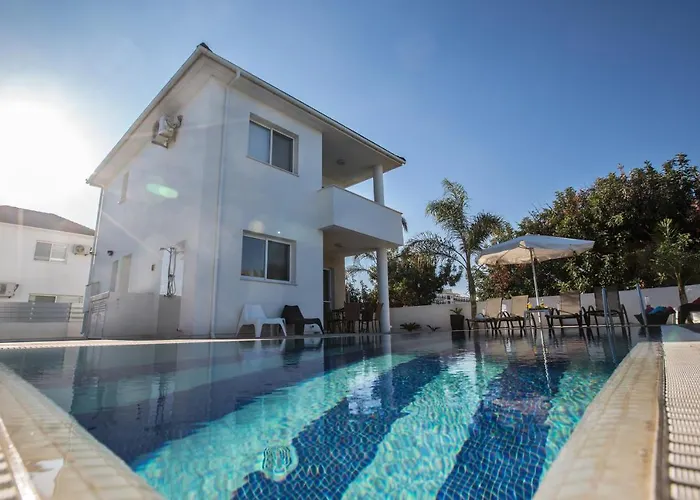 Flouressia 4 וילה