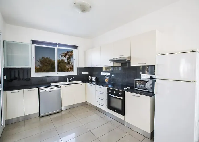 וילה Flouressia 4 פרוטאראס