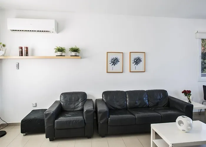 וילה Flouressia 4