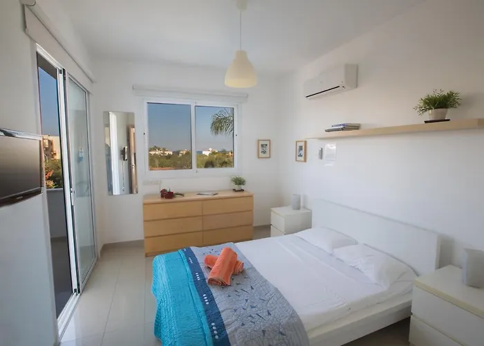 Flouressia 4 פרוטאראס