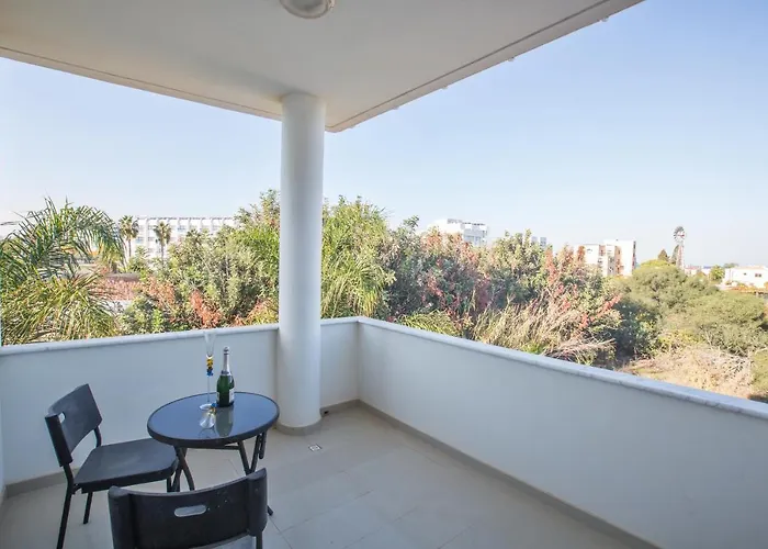 Flouressia 4 וילה