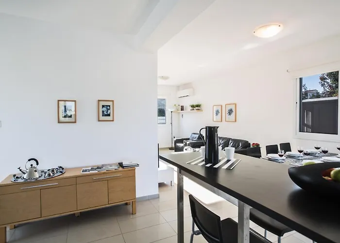 Flouressia 4 פרוטאראס