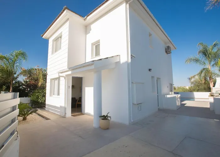 Flouressia 4 וילה פרוטאראס