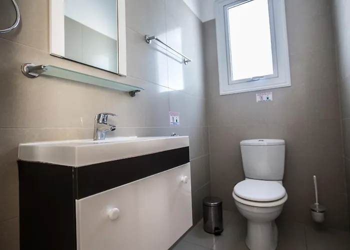 Flouressia 4 וילה פרוטאראס