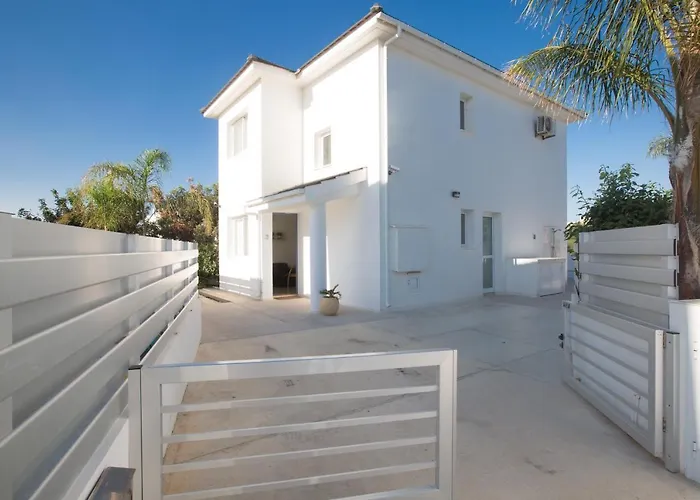 וילה Flouressia 4