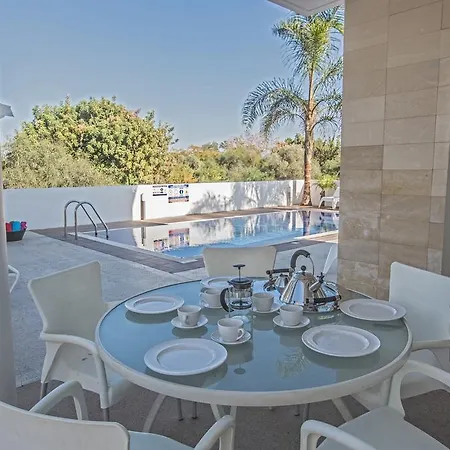 Flouressia 4 * Protaras