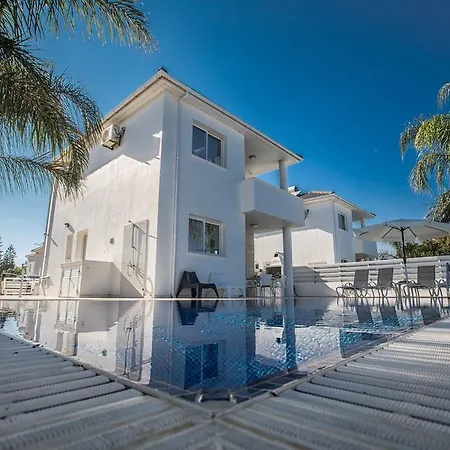 Flouressia 4 Villa Protarász