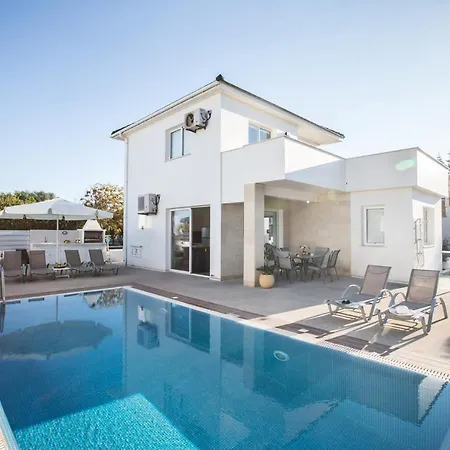 Flouressia 4 * Protarász