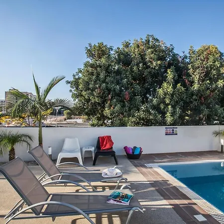 Flouressia 4 Villa Protarász