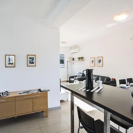 Flouressia 4 Protarász